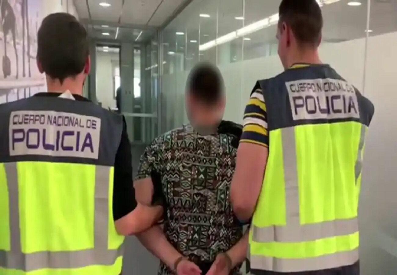 Migrantes detenidos por policía en España