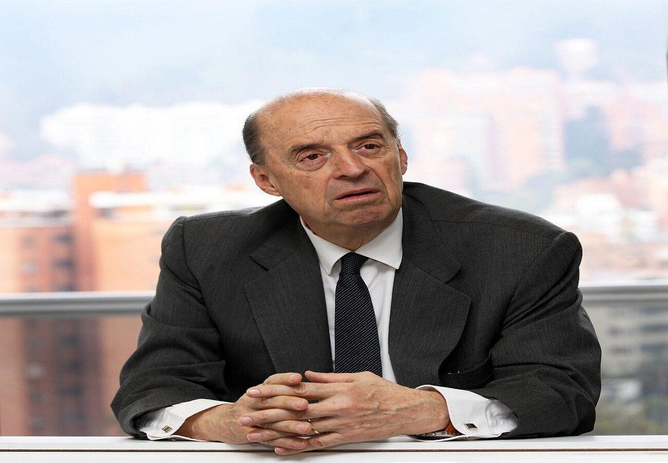 Canciller Álvaro Leyva acata suspensión de la Procuraduría y deja el cargo